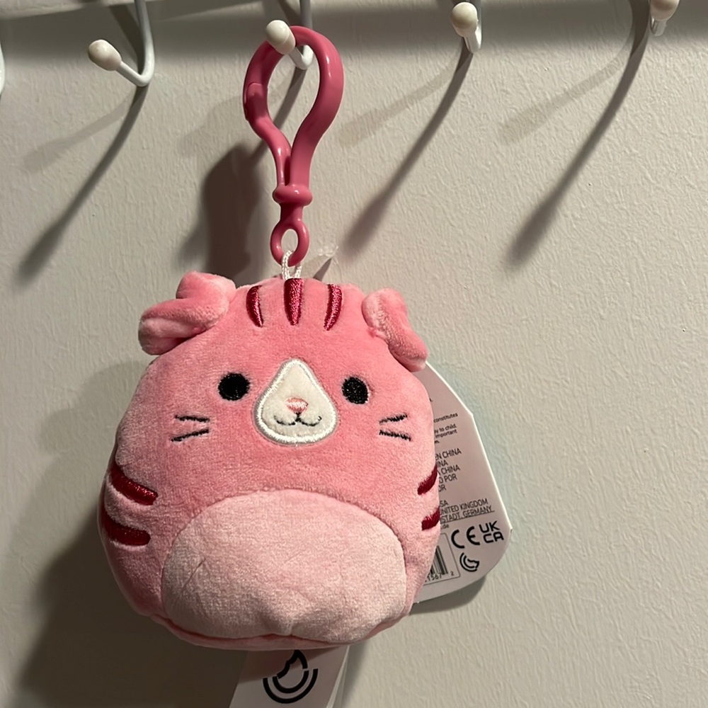 Squishmallows Geraldine the cat clip 3.5”